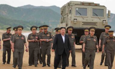 Lançador múltiplo de foguetes. Foto: KCNA