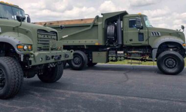 Caminhão militar M917A3. Fonte: Mack Defense