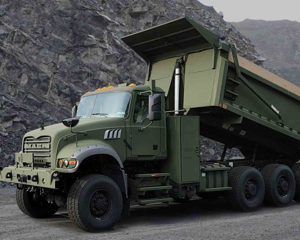 Caminhão militar M917A3. Fonte: Mack Defense