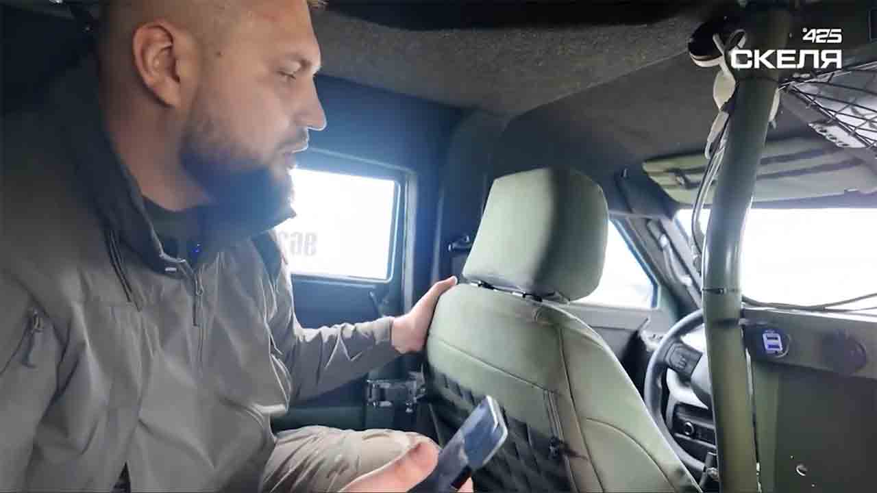 Ucrânia transforma blindado Novator em veículo robótico controlado remotamente. foto: Reprodução YouTube @skala_ukraine