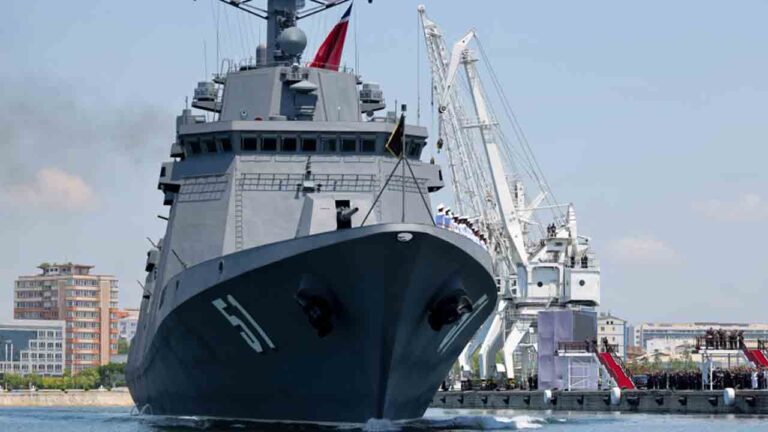 Coreia do Norte comissiona novo contratorpedeiro Choe Hyon e tenta projetar poder no mar
