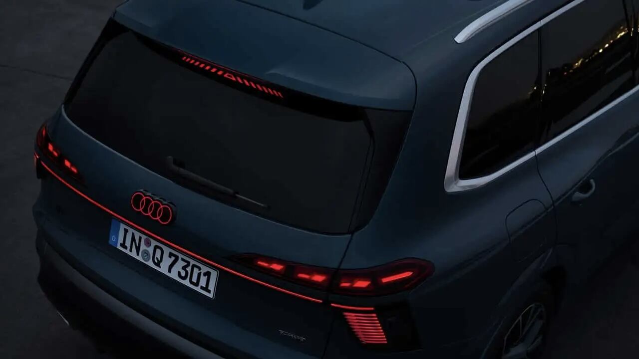 Nye Audi Q7 projiserer blinklys direkte på veibanen