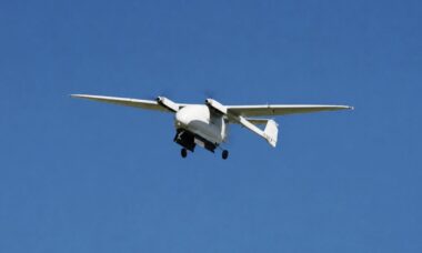 Drone cargueiro autônomo realiza lançamento preciso de suprimentos sem piloto