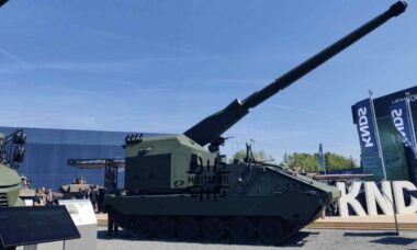 Novo obuseiro RCH 155 LORAS com alcance de até 100 km é testado na Suécia