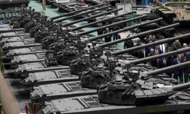 Imagens de satélite indicam esgotamento das reservas de tanques da Rússia