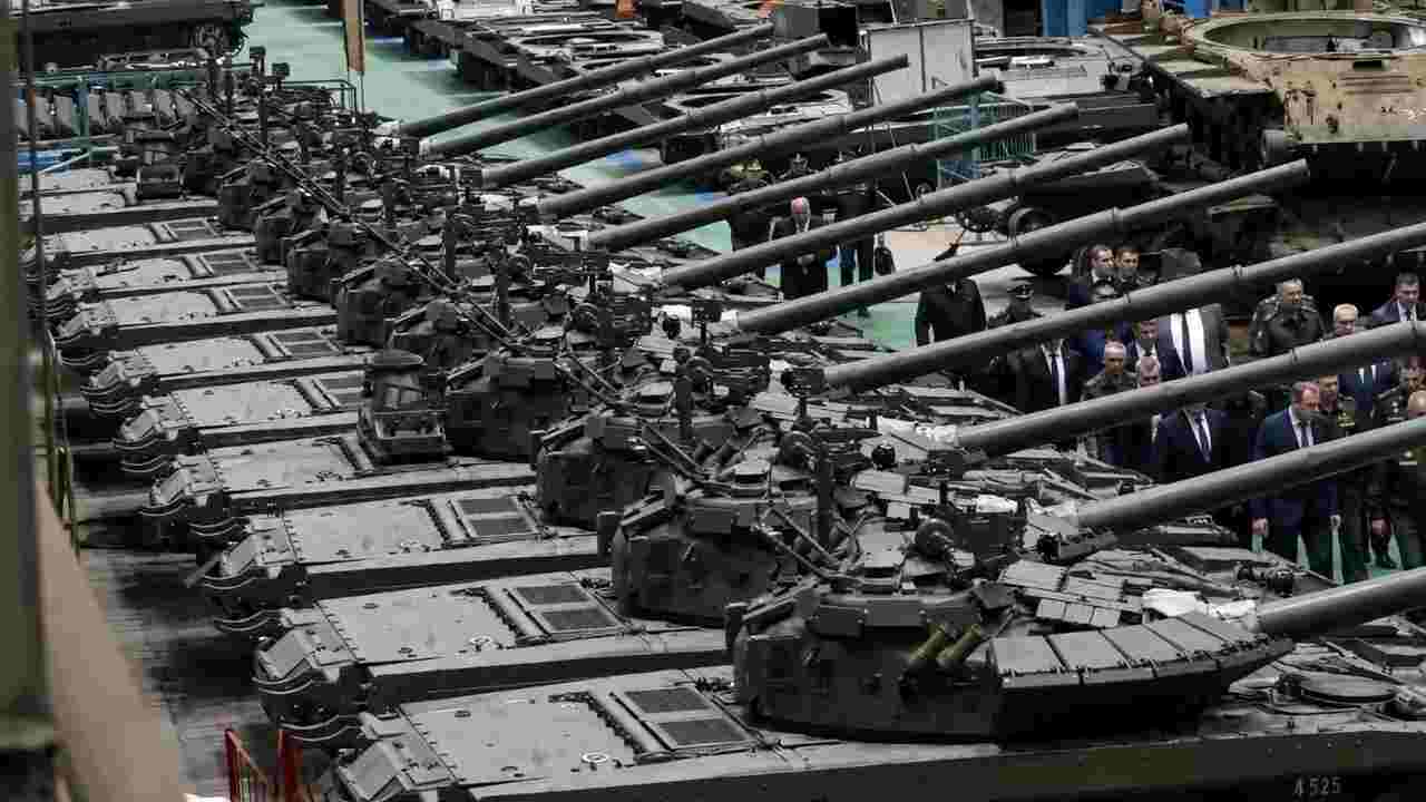 Imagens de satélite indicam esgotamento das reservas de tanques da Rússia