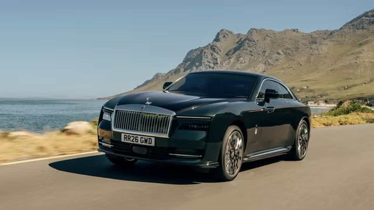 Rolls-Royce revela versão renovada do Spectre, seu primeiro carro elétrico