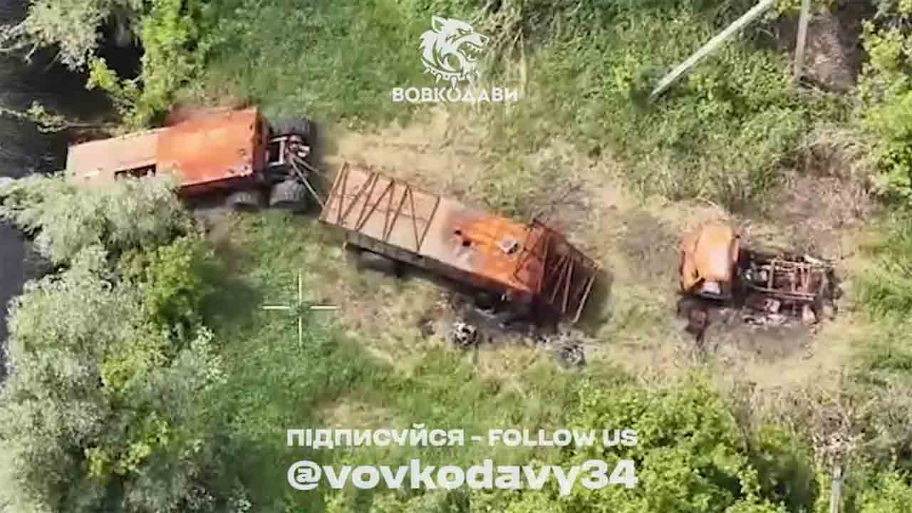 Drone Ukraina hancurkan kendaraan improvisasi Rusia saat ofensif di Kharkiv (X @vovkodavy34)
