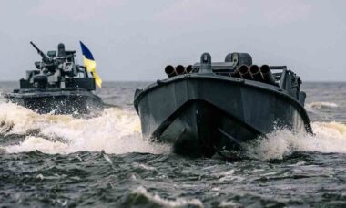 Versões do drone marítimo ucraninao Sea Baby. Foto: Telegram @SBUkr
