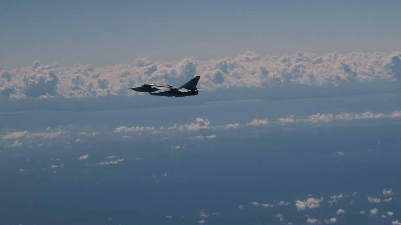 Gripens suecos interceptam caças russos Su-24 e Su-34 no Mar Báltico. Foto: @Forsvarsmakten 