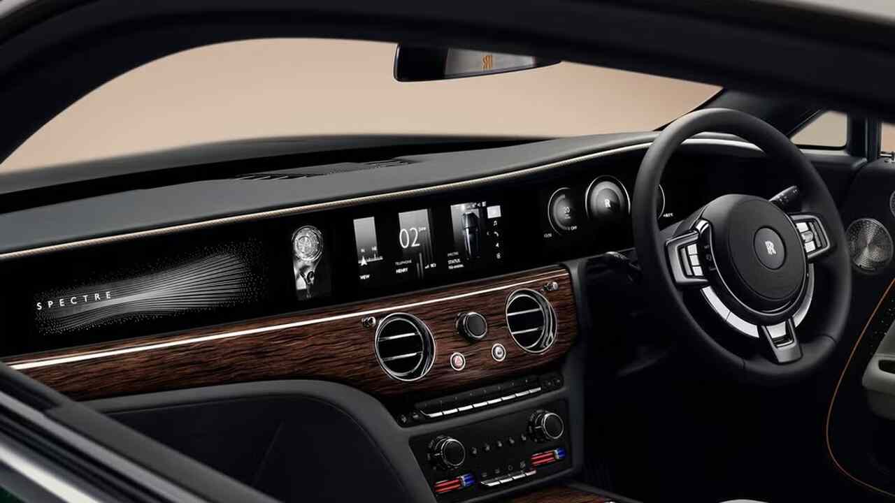 Rolls-Royce revela versão renovada do Spectre, seu primeiro carro elétrico