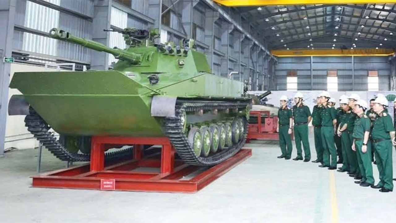 Vietnam unveils T-1, its first domestically developed amphibious tank. Photo: People's Army Newspaper / QPVN