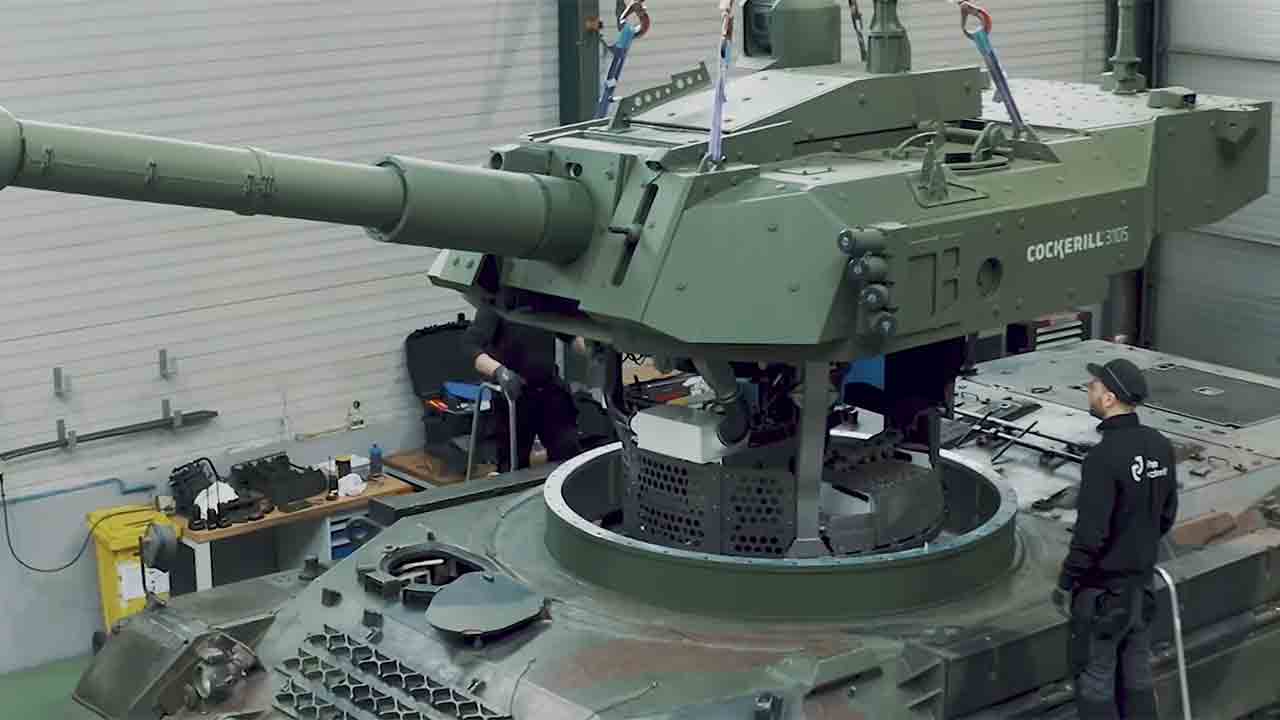 Cockerill 3105砲塔を搭載したレオパルト1。YouTube @JohnCockerillGroup より