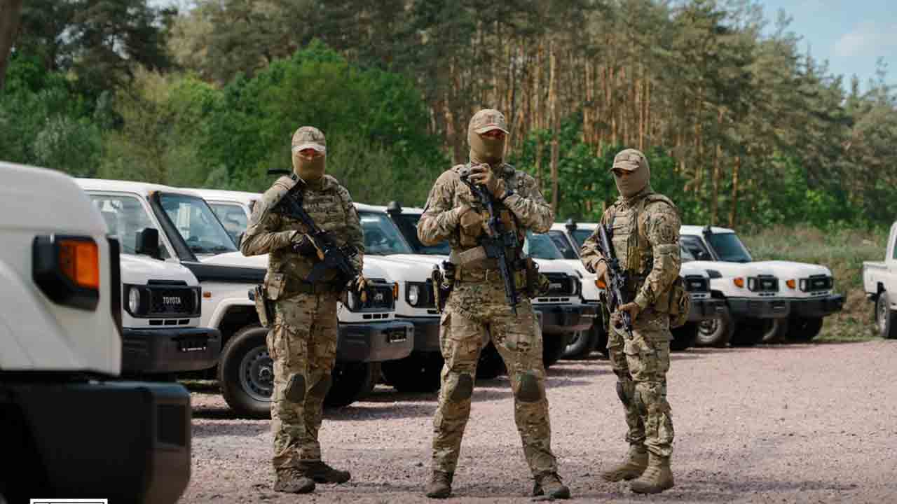 Ukrainske specialstyrker modtager 73 køretøjer til kampmissioner. Foto: Come Back Alive