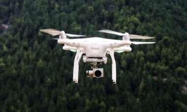 Hackers ligados ao Irã alegam invasão de drones do FBI e ameaçam Copa do Mundo