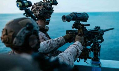 Fuzileiros Navais dos EUA simulam combate em exercício militar no Mar do Sul da China. Fotos: DVIDS