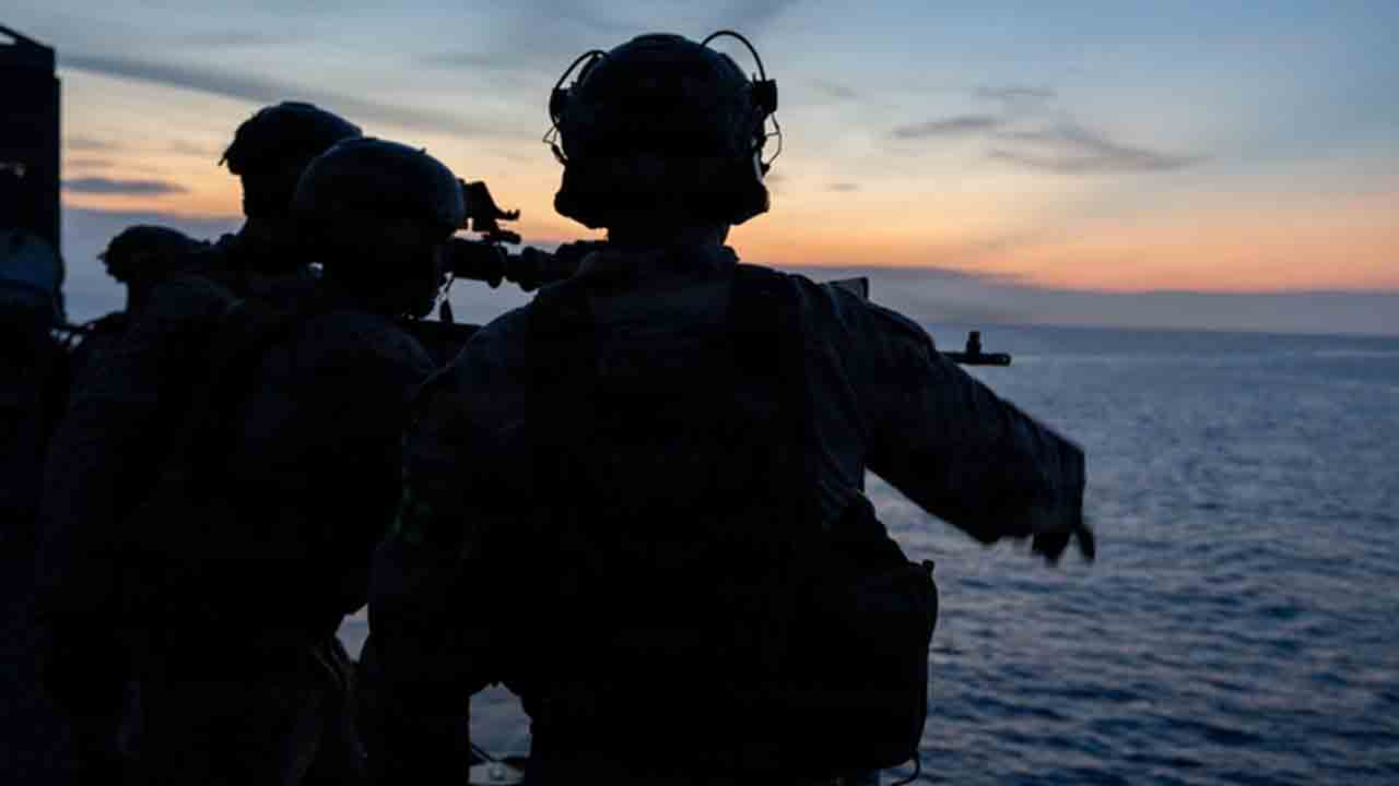 U.S. Marines simulate combat during military exercise in the South China Sea. Photos: DVIDS