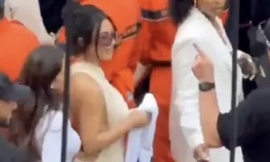 Kim Kardashian é criticada após pegar toalha destinada ao vencedor do GP de Mônaco