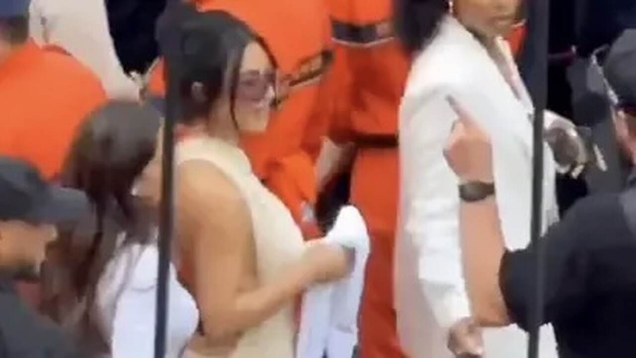 Kim Kardashian é criticada após pegar toalha destinada ao vencedor do GP de Mônaco