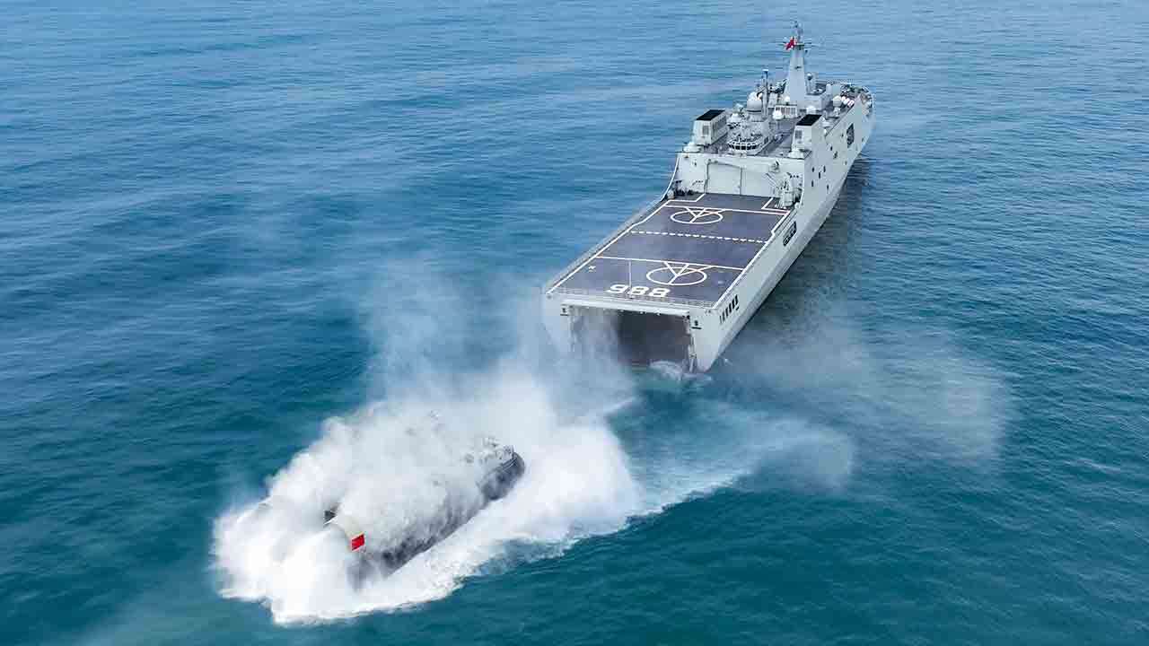 Imagens mostram exercício da Marinha chinesa com embarcação sobre almofada de ar. Foto: Exército de Libertação Popular da China