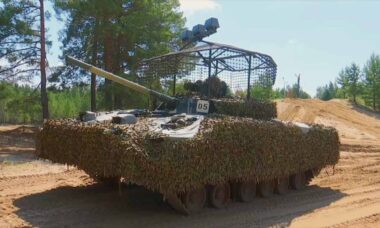 Rússia amplia entregas do BMP-3 com nova proteção e sistema de guerra eletrônica. Foto: Reprodução Telegram @rostecnews