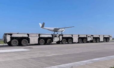 China testa pela primeira vez catapulta eletromagnética móvel para lançamento de drones (Foto: X)
