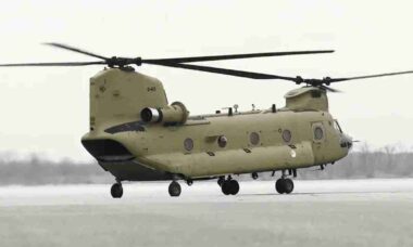 Reino Unido adia compra de novos helicópteros Chinook para revisão de defesa de 2030