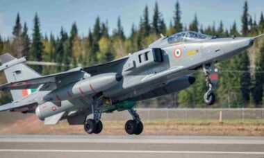 Índia recebe 9 caças Jaguar desativados do Reino Unido para manter frota em operação