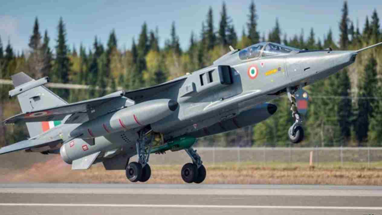 Índia recebe 9 caças Jaguar desativados do Reino Unido para manter frota em operação