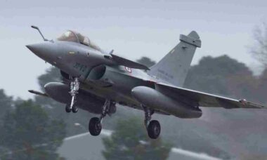 França confirma venda de 16 caças Rafale e amplia cooperação militar com a Ucrânia