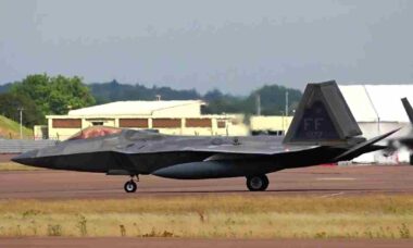 F-22 da Força Aérea dos EUA deixam Israel após missão da Operação Epic Fury