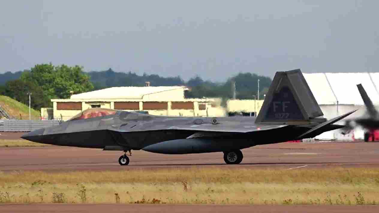 F-22 da Força Aérea dos EUA deixam Israel após missão da Operação Epic Fury