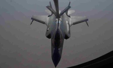 Reino Unido estuda modernizar frota de aviões-tanque para atender novo caça