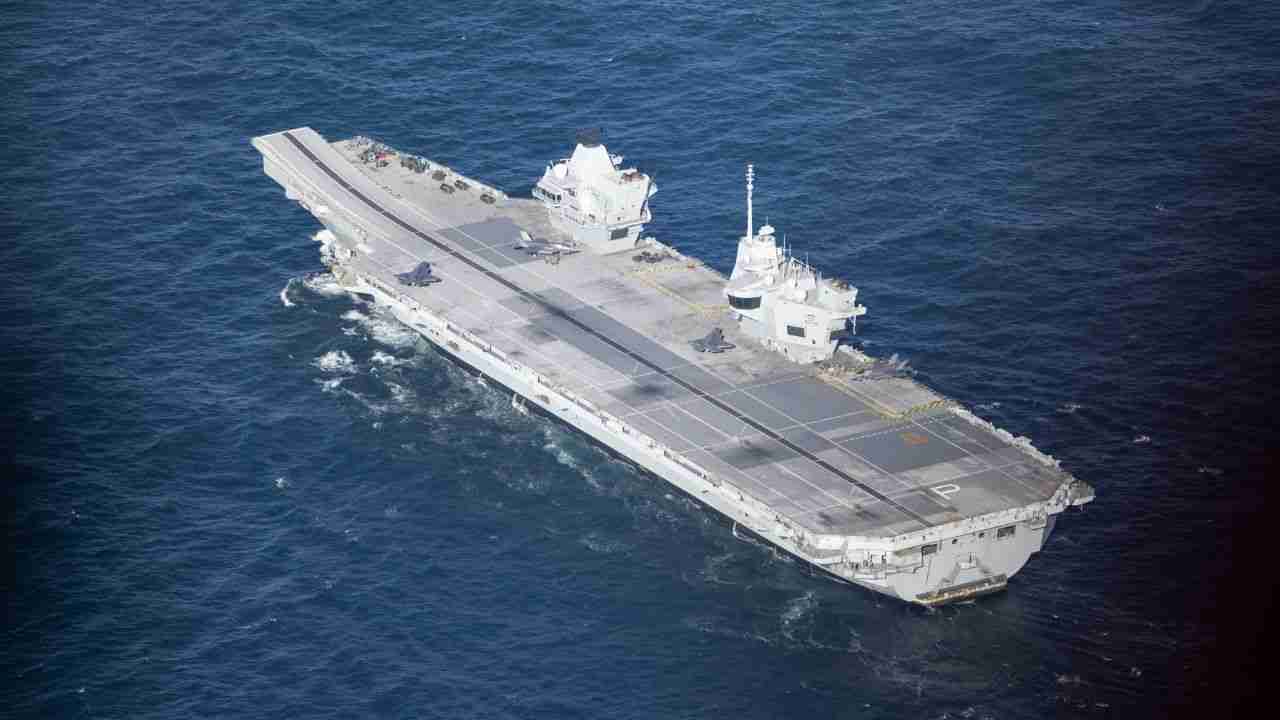 Porta-aviões britânico lidera missão inédita da OTAN para vigiar céus do Ártico