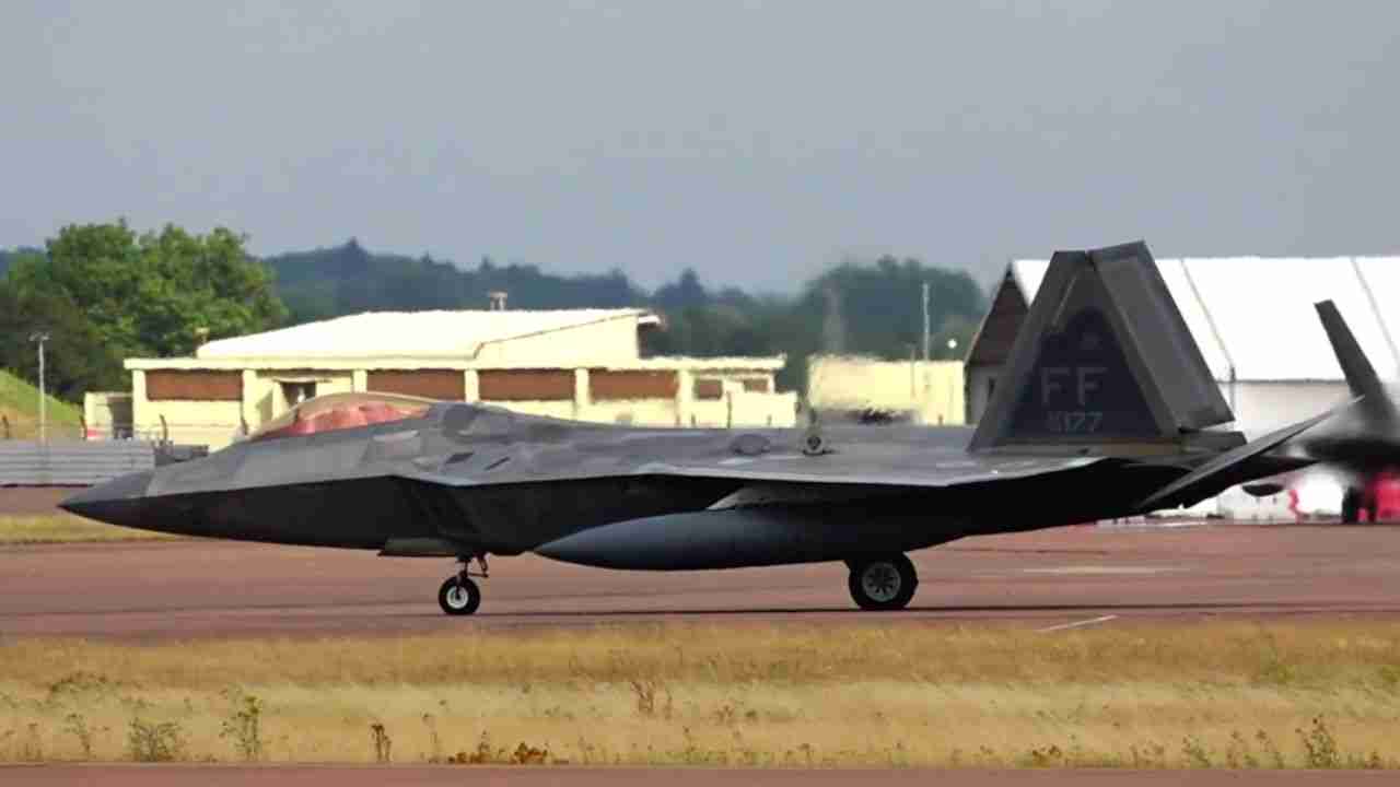 F-22 deixam Israel e chegam ao Reino Unido em meio à escalada entre EUA e Irã