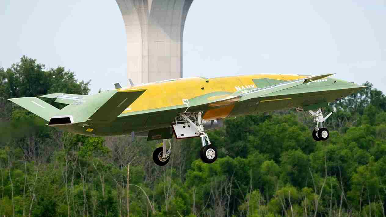 Marinha dos EUA planeja nova geração de caças não tripulados para porta-aviões