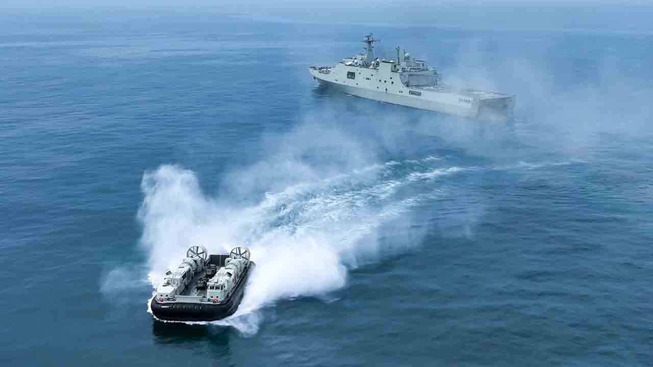 Imagens mostram exercício da Marinha chinesa com embarcação sobre almofada de ar. Foto: Exército de Libertação Popular da China