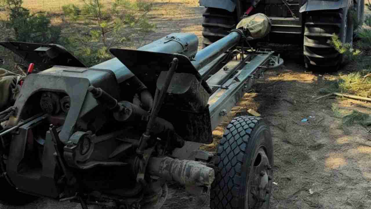 Robô militar UNEX reboca obuseiro de 3,2 toneladas e impressiona em testes