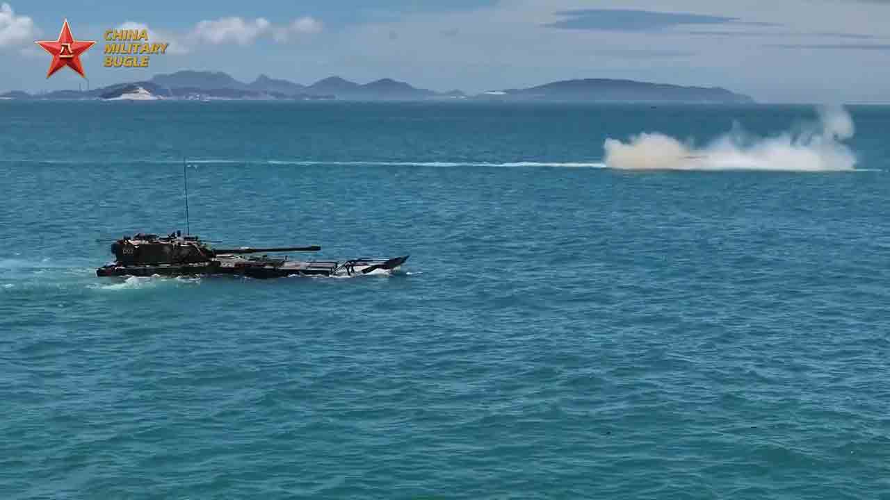 China testa capacidade de invasão anfíbia em exercício com fogo real. Foto: China Military