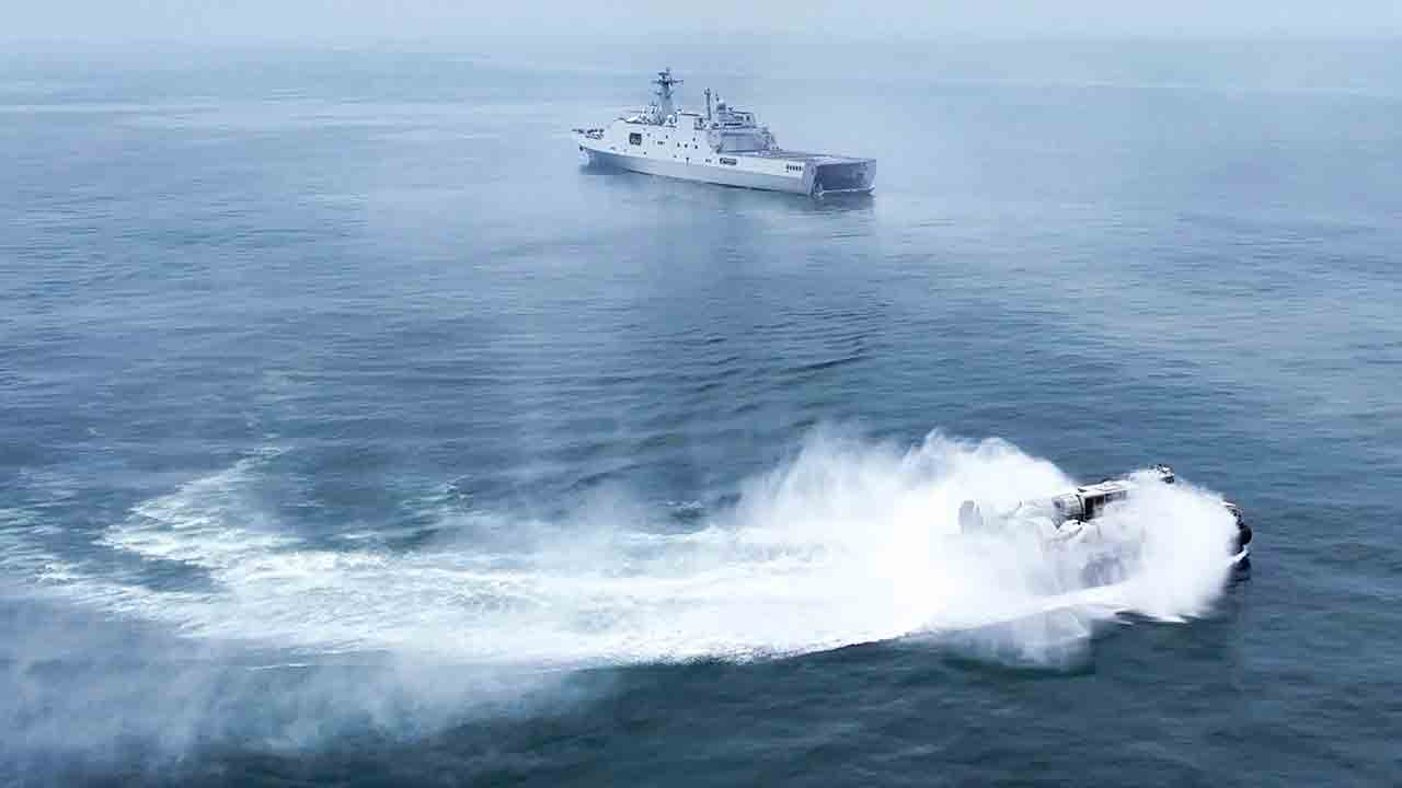 Imagens mostram exercício da Marinha chinesa com embarcação sobre almofada de ar. Foto: Exército de Libertação Popular da China