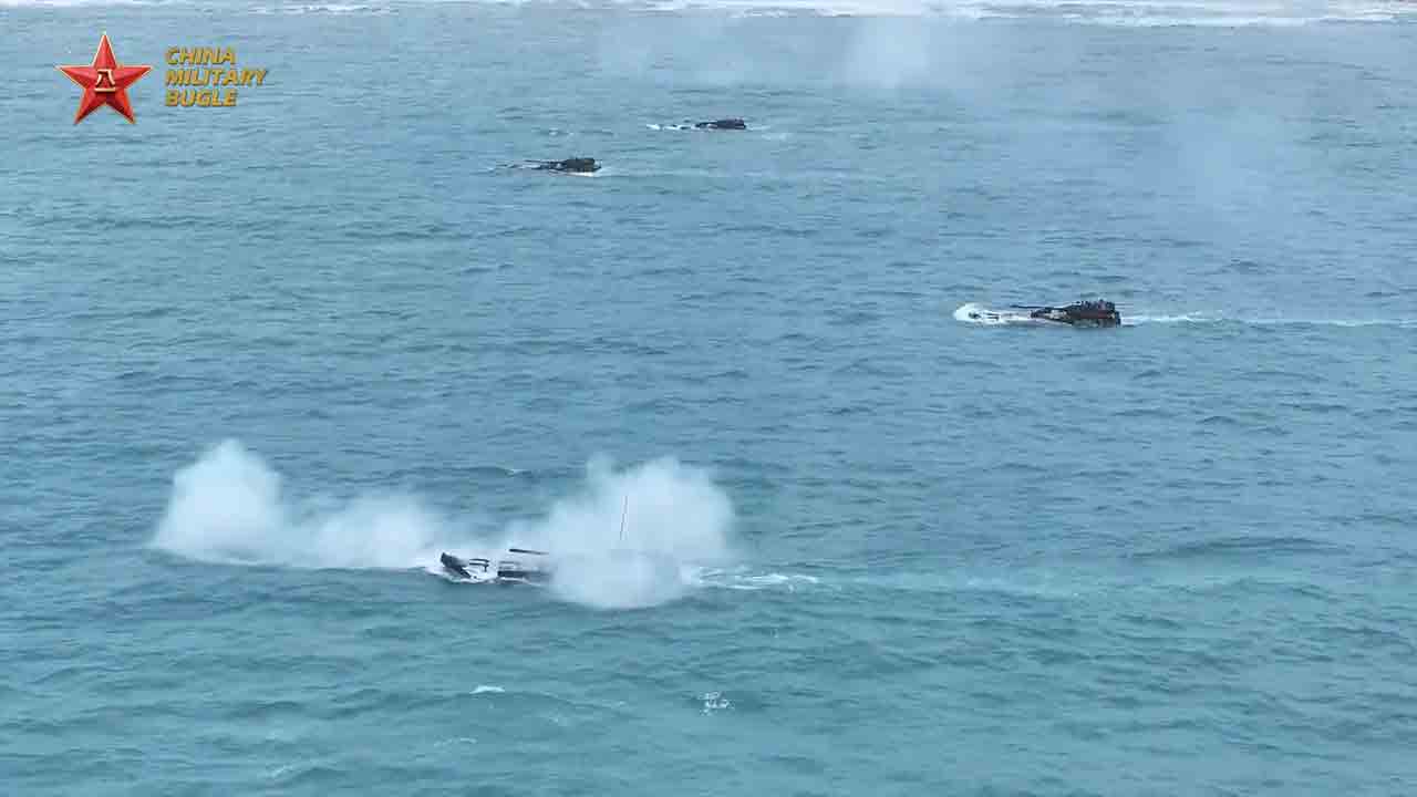 China testa capacidade de invasão anfíbia em exercício com fogo real. Foto: China Military
