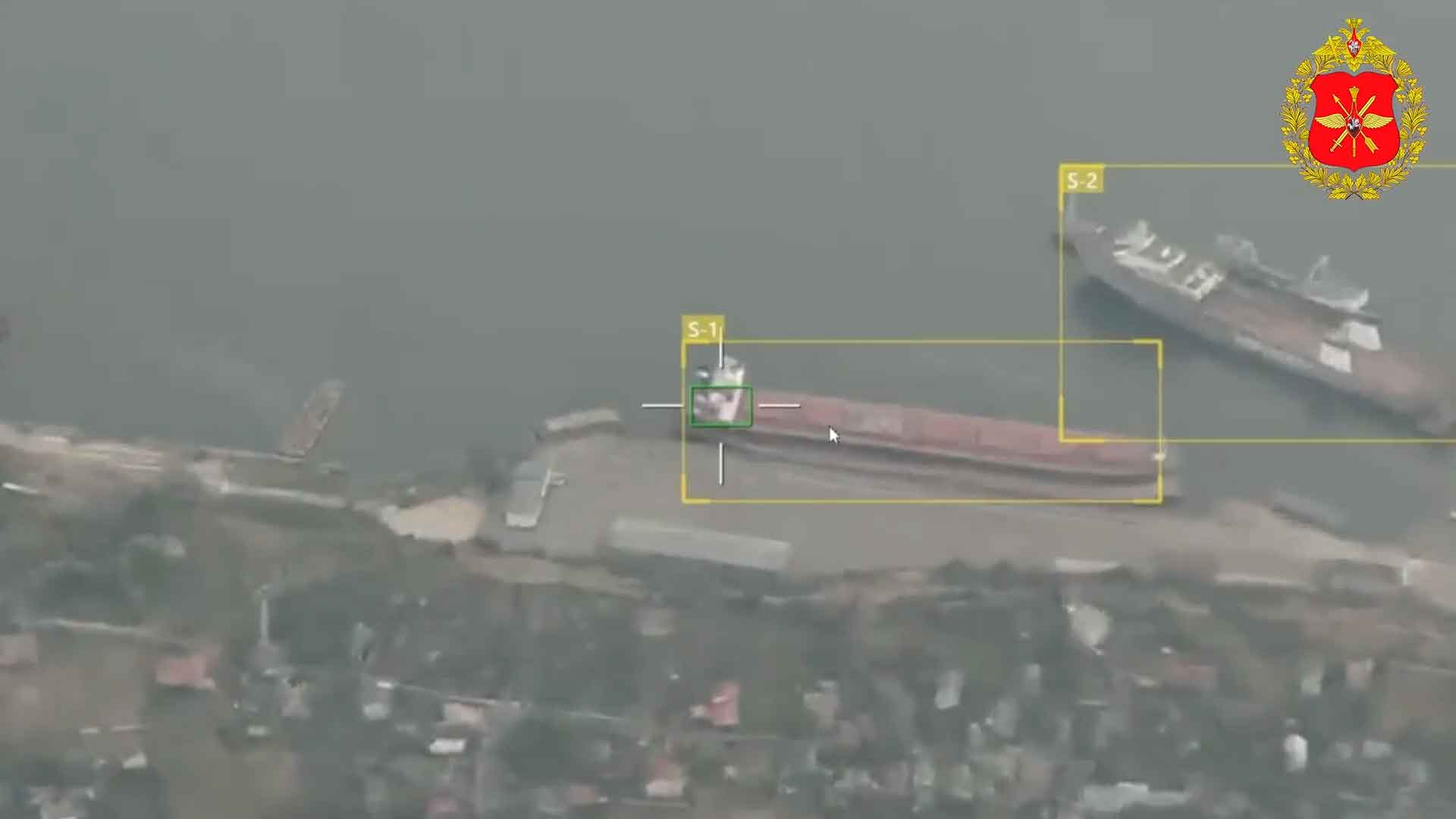 Rusia menyerang pelabuhan Chernomorsk di Ukraina setelah operasi terhadap kapal-kapal di Laut Azov. Foto: Kementerian Pertahanan Rusia