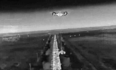 Ucrânia usa drones pesados para transportar UGVs kamikaze até posições russas