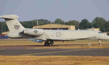 EA-37B reforçam RAF Fairford em meio a ameaça de ataque do Irã