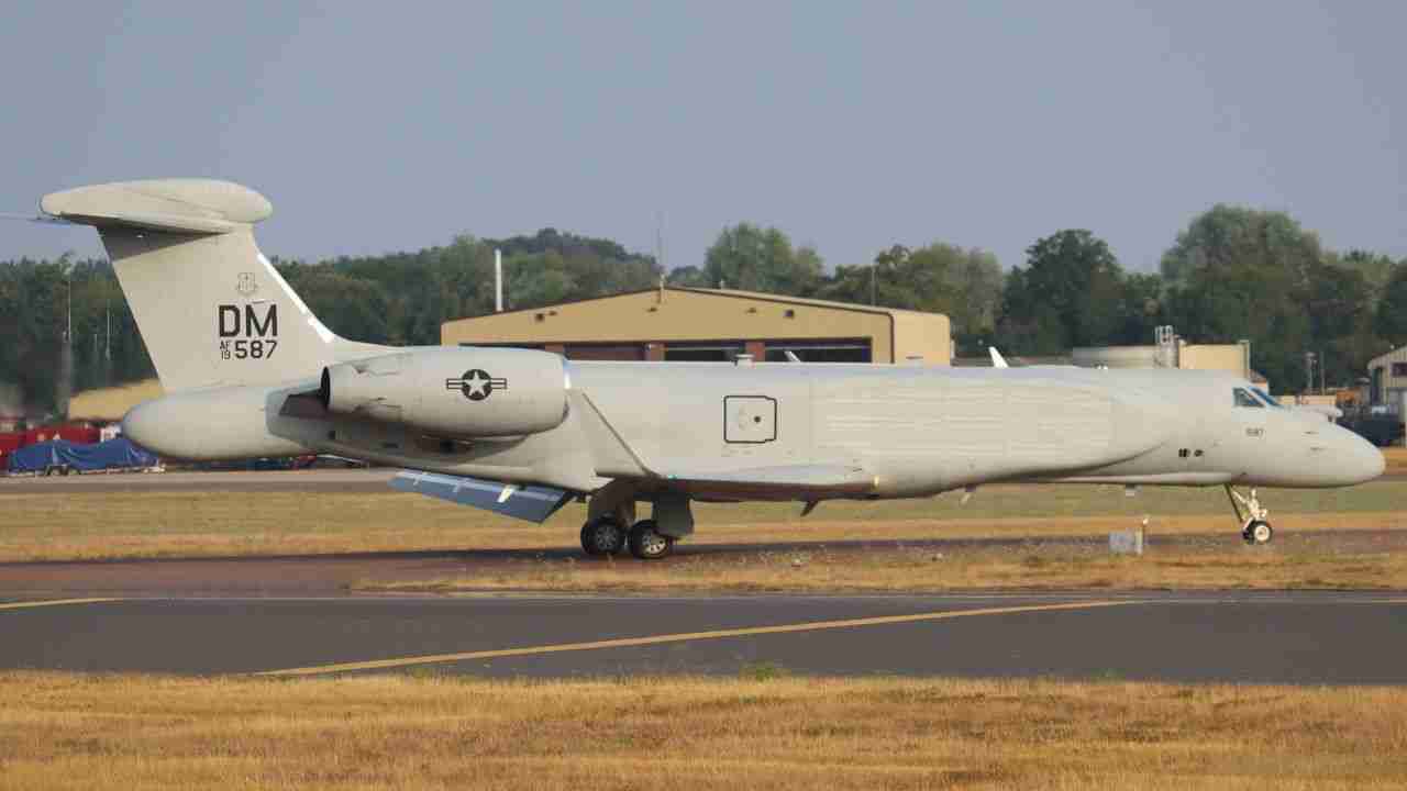 EA-37B reforçam RAF Fairford em meio a ameaça de ataque do Irã