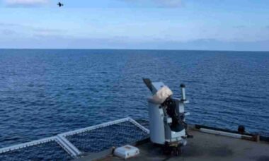 Ucrânia testa torreta antidrone Predator em fragata da OTAN com sucesso