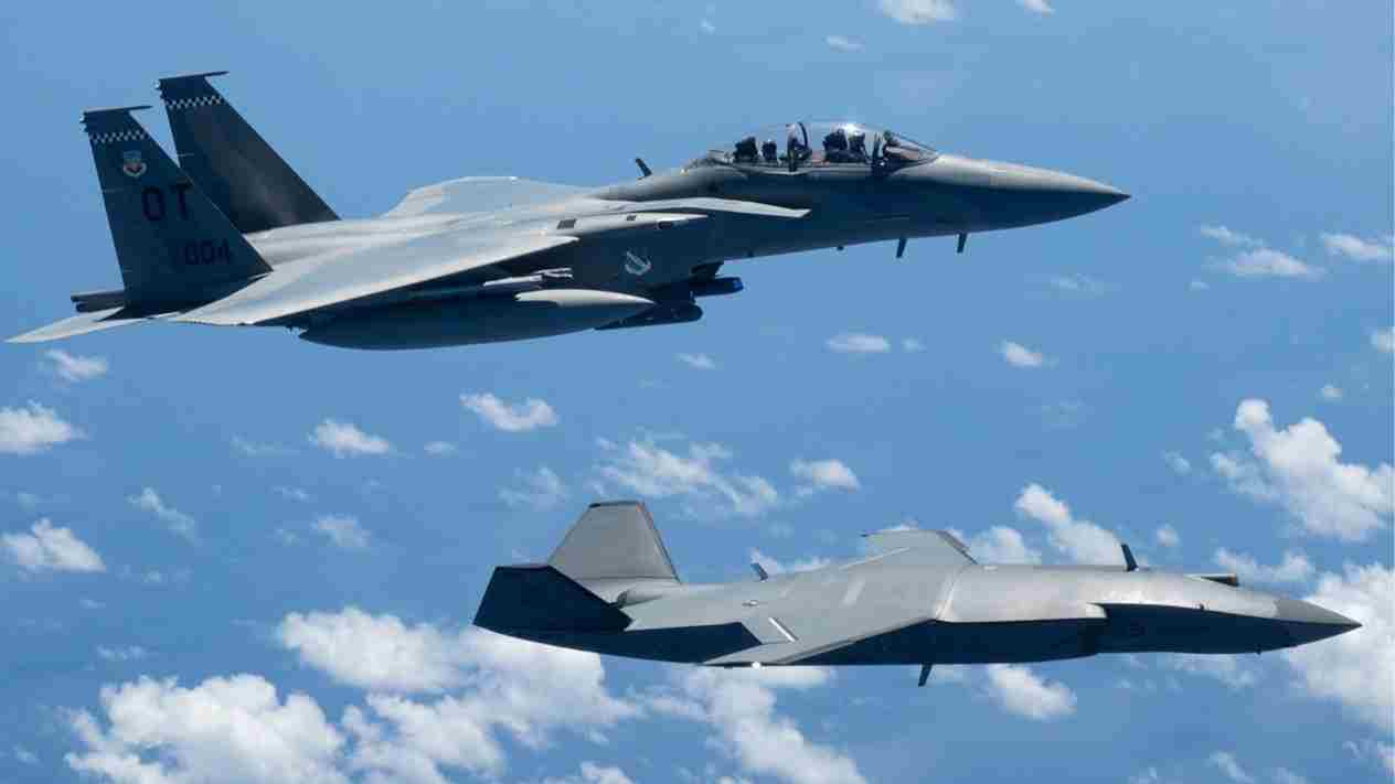 F-15EX opera com MQ-28 e reforça futuro comando de drones de combate da USAF