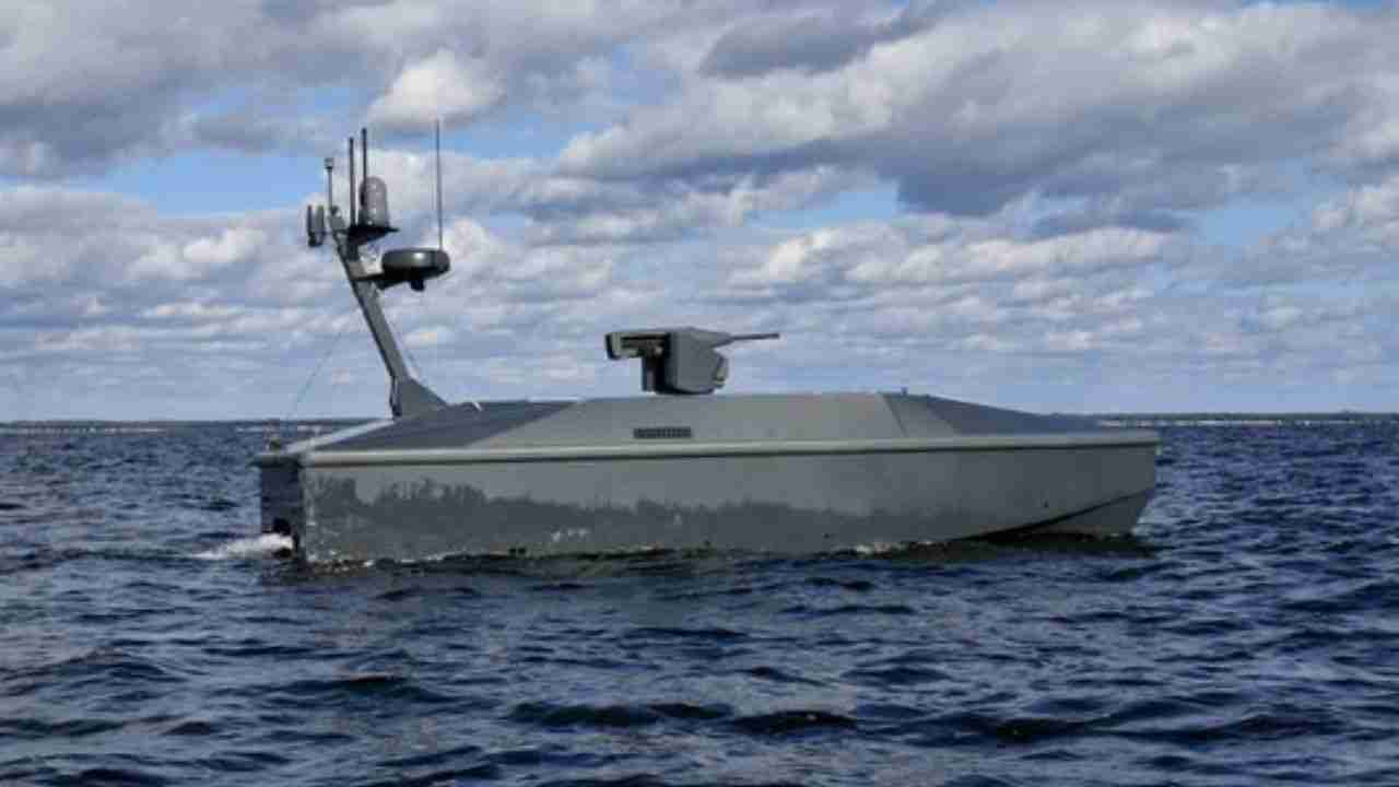 Polônia testa drone naval StormRider em exercício conjunto com fragata da OTAN