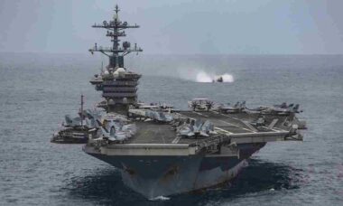 USS Abraham Lincoln supera 200 dias seguidos no mar e pode bater recorde da Marinha dos EUA
