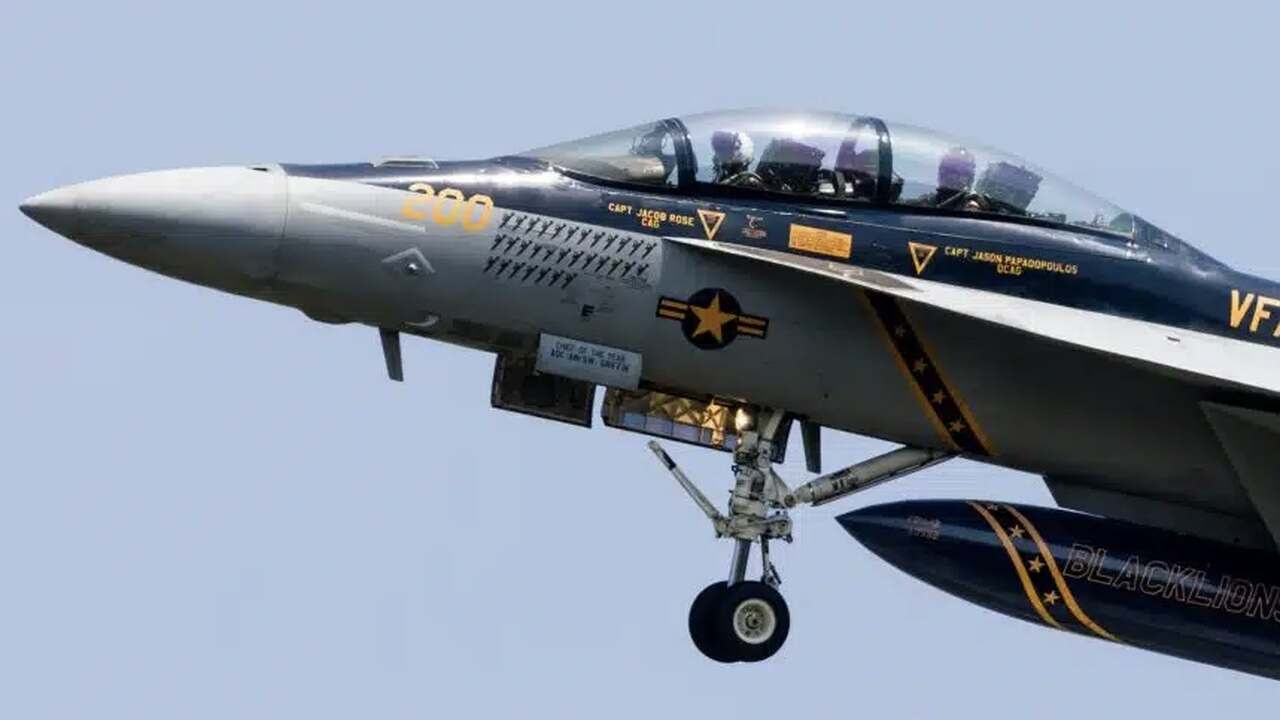 Super Hornets do USS Gerald R. Ford exibem novas marcas de combate